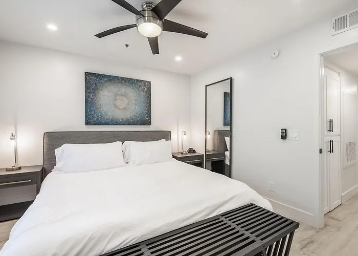 New Modern Apt, Vacation Or Long Phoenix