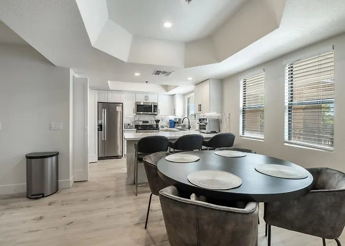 New Modern Apt, Vacation Or Long Phoenix