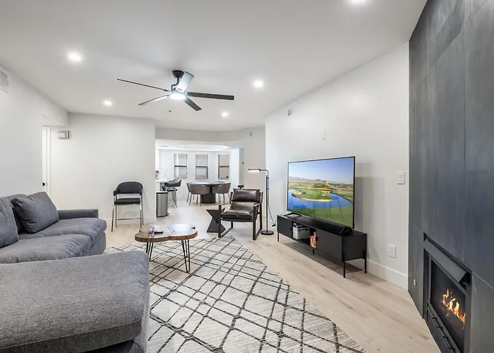 New Modern Apt, Vacation Or Long Phoenix