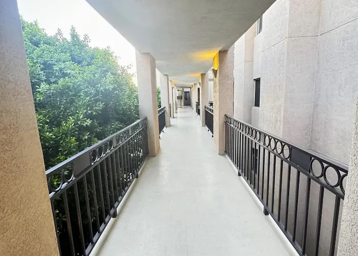 New Modern Apt, Vacation Or Long