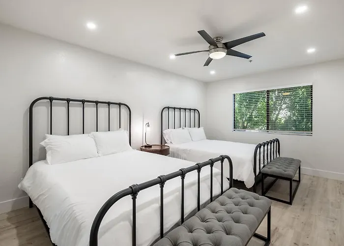 New Modern Apt, Vacation Or Long * Phoenix