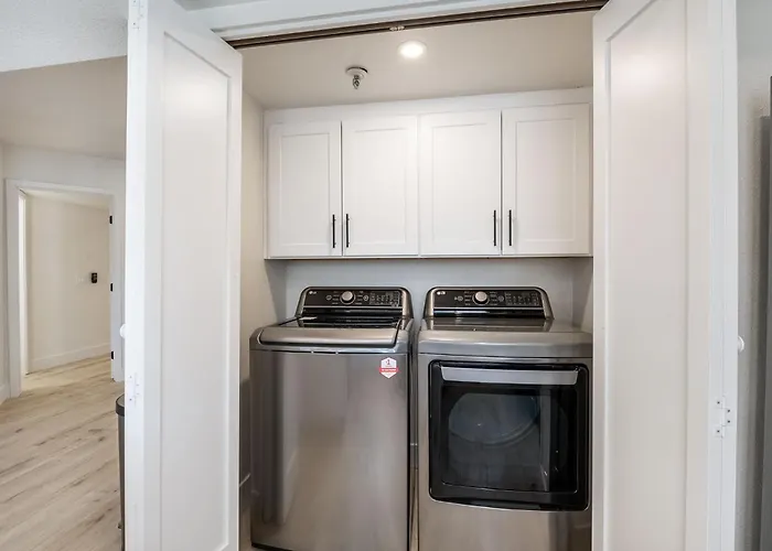 New Modern Apt, Vacation Or Long